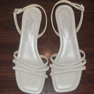 Jewel Badgley Mischka Cream Sandals with Pearl Accents